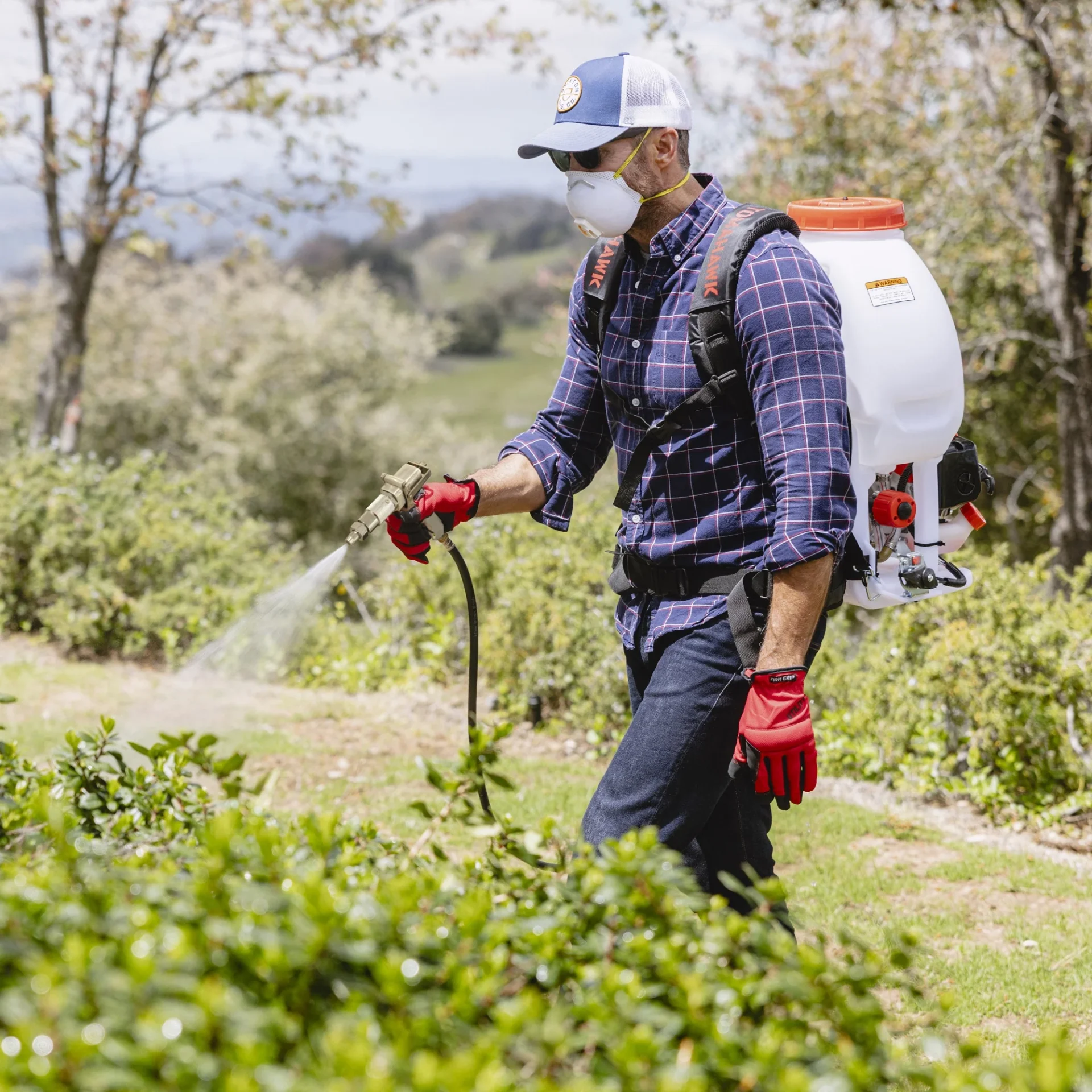 5 Best Battery Powered Garden Sprayers in 2026 (Reviews & Guide)