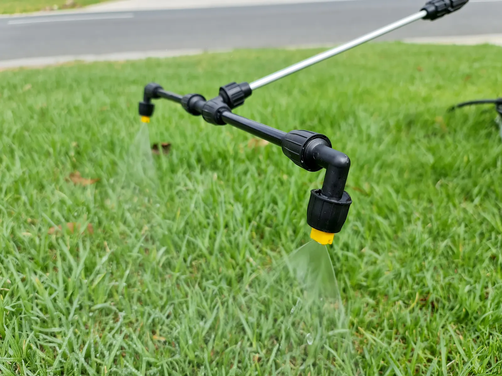 Wet Boom vs Dry Boom Garden Sprayer: Which Is Worth Buying in 2026?